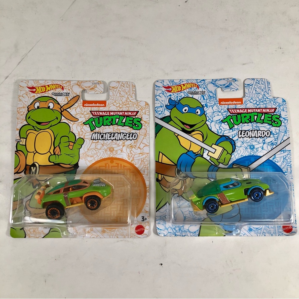 Hot Wheels x TMNT Character Cars Leonardo & Michelangelo 2020!